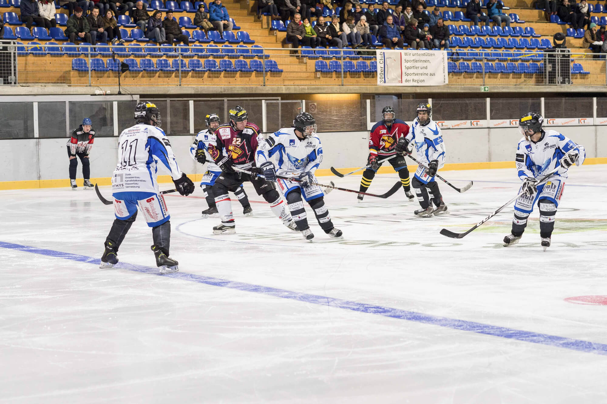 eimaag_handwerk_eishalle_eishockeyhuttwil_campusperspektiven.jpg Eishalle nach Saisonstart